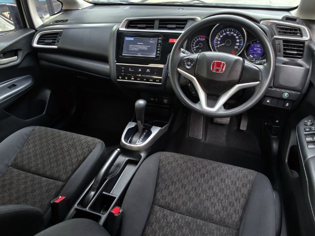 Honda Jazz 2017 1.5 V+ Sedan เบนซิน ไม่ติดแก๊ส เกียร์อัตโนมัติ ขาว รูปที่ 3