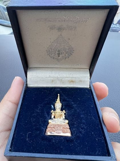 พระแก้วมรกต กรมสรรพสามิต ปี 2539
เนื้อเงิน ชุบสามกษัตริย์​ รูปที่ 4