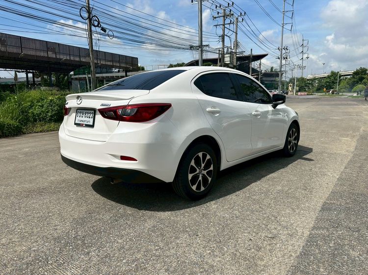 Mazda Mazda 2 2016 1.3 Standard Sedan เบนซิน ไม่ติดแก๊ส เกียร์อัตโนมัติ ขาว รูปที่ 4