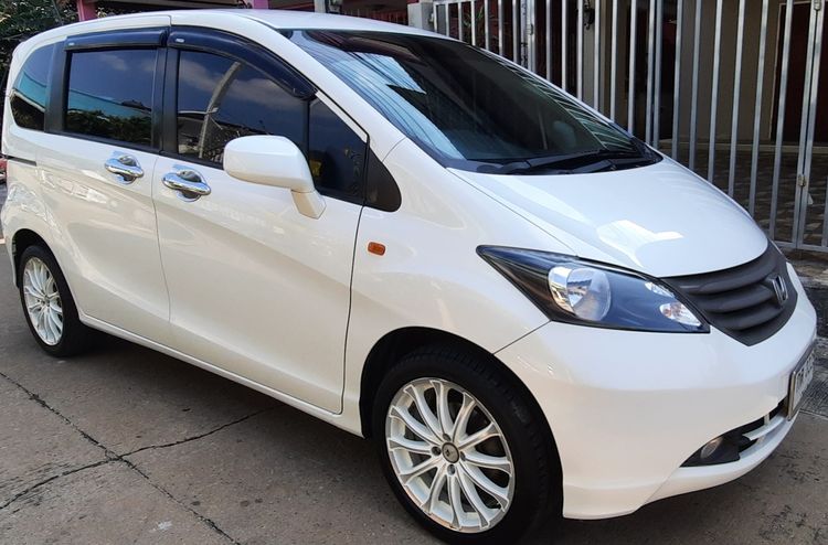 รถ Honda Freed 1.5 S สี ขาว