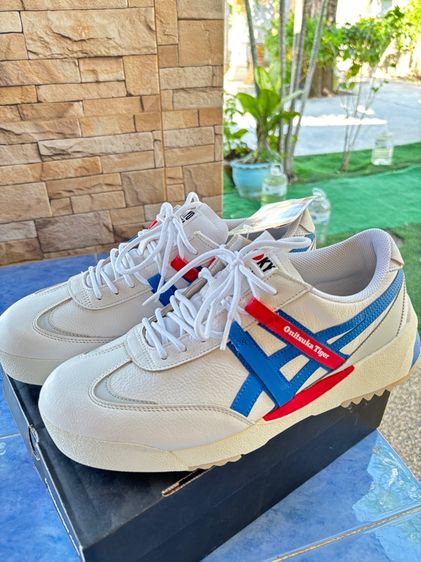 รองเท้าผ้าใบ