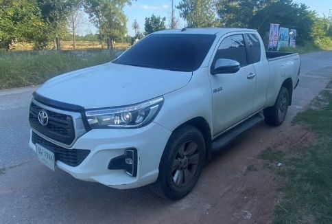 รถ Toyota Hilux Revo 2.4 Prerunner E สี ขาว