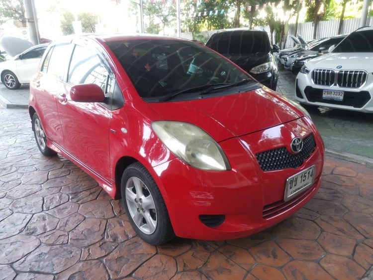 รถ Toyota Yaris 1.5 E สี แดง
