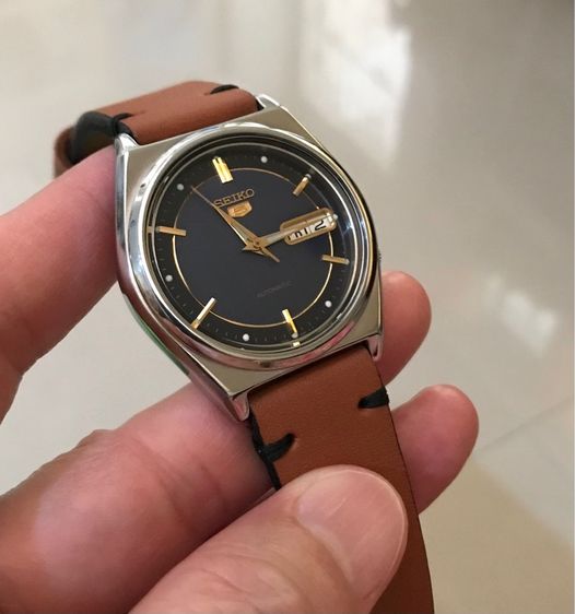 ลดราคา SEIKO 5 หน้าน้ำเงินเข้ม ออโตเมติค สภาพดี