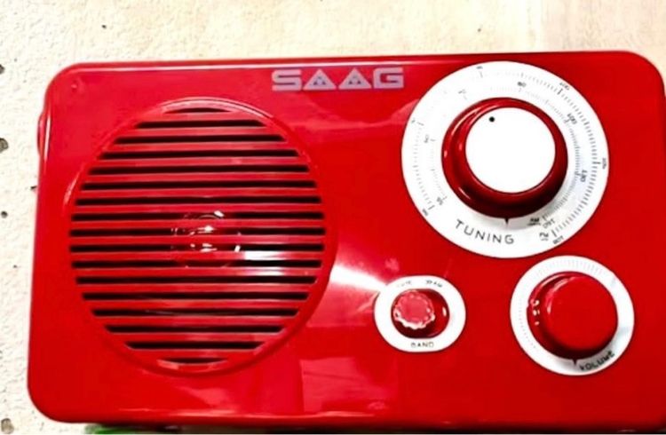 วิทยุยี่ห้อ SAAG Retro Style Radio ปี2014 วิทยุ fmam SAAG ซาก์ก ชนิดต่อสายเสียบไฟขนาด 220V บ้านเราหรือใส่ถ่าน D 3 ก้อนก็ได้  รูปที่ 4