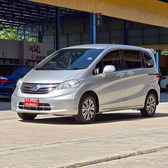 รถ Honda Freed 1.5 EL สี บรอนซ์เงิน