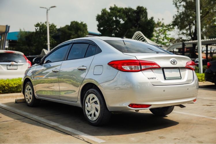 Toyota Yaris ATIV 2021 1.2 Entry เบนซิน ไม่ติดแก๊ส เกียร์อัตโนมัติ เทา รูปที่ 2