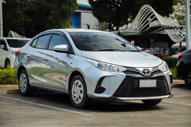 Toyota Yaris ATIV 2021 1.2 Entry เบนซิน ไม่ติดแก๊ส เกียร์อัตโนมัติ เทา รูปที่ 3