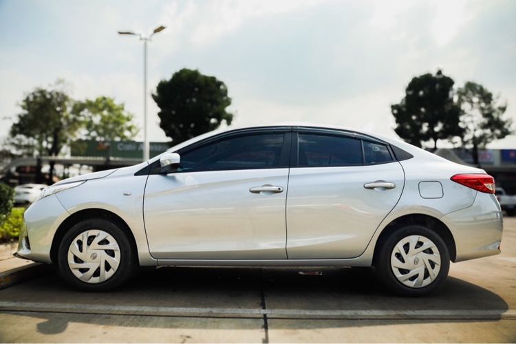 Toyota Yaris ATIV 2021 1.2 Entry เบนซิน ไม่ติดแก๊ส เกียร์อัตโนมัติ เทา รูปที่ 4