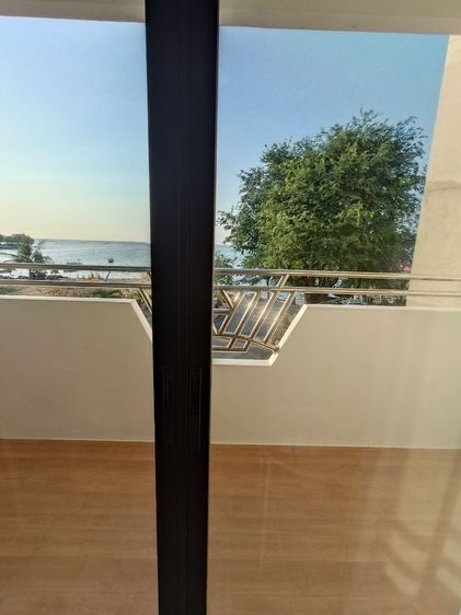 ตกแต่งครบ สร้างเสร็จก่อน 2010 ใช่ ศรีราชาเบย์ คอนโดมิเนียม บางพระ วิวทะเล ชั้น 2 เงียบสงบเหมือนบ้านพักตากอากาศ ทำเลดี ใกล้สุขุมวิท ร้านอาหารซีฟู้ด 7-11 และนิคมแหลมฉบัง รูปที่ 4