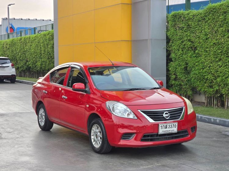 รถ Nissan Almera 1.2 E สี แดง