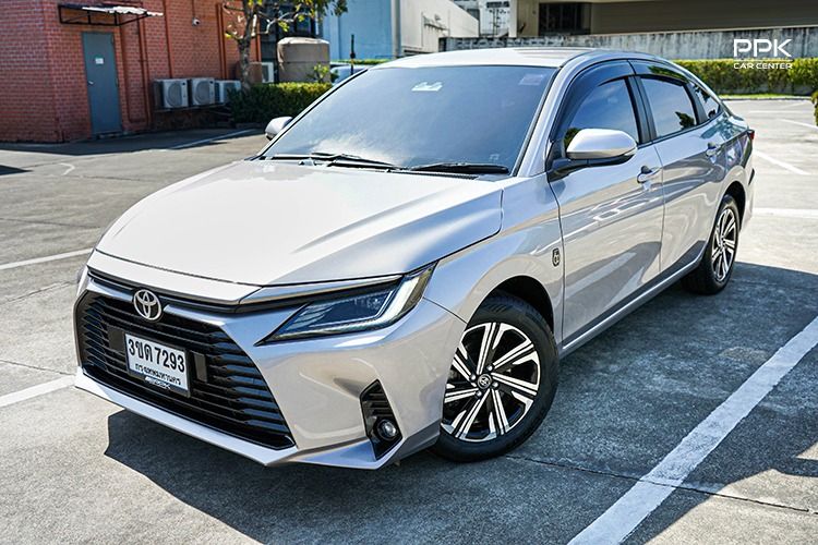 รถ Toyota Yaris ATIV 1.2 Smart สี เทา