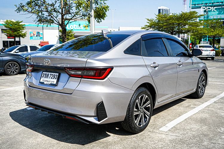 Toyota Yaris ATIV 2022 1.2 Smart Sedan เบนซิน ไม่ติดแก๊ส เกียร์อัตโนมัติ เทา รูปที่ 4