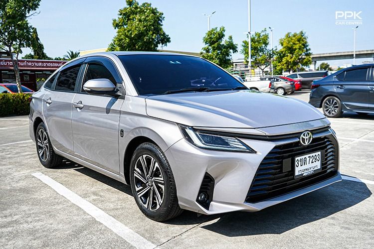 Toyota Yaris ATIV 2022 1.2 Smart Sedan เบนซิน ไม่ติดแก๊ส เกียร์อัตโนมัติ เทา รูปที่ 3