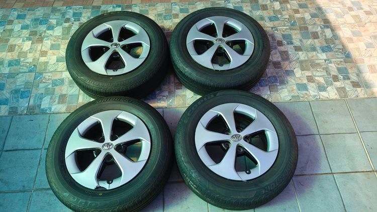 Prius ล้อและยาง