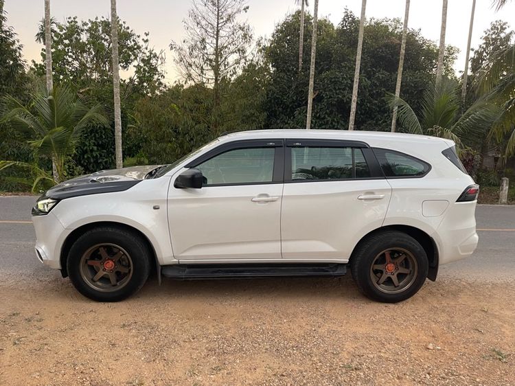 Isuzu MU-X 2023 1.9 Active 2WD ดีเซล เกียร์อัตโนมัติ ขาว รูปที่ 3