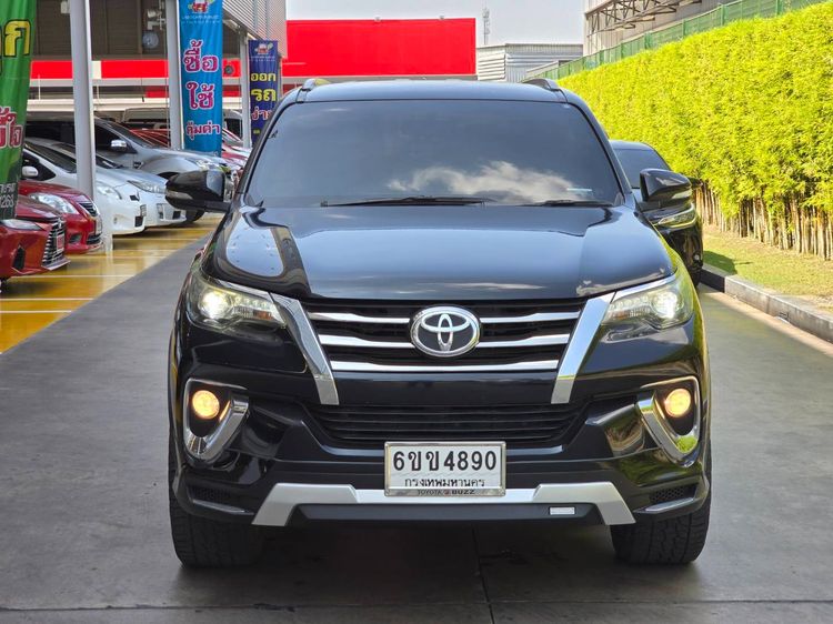 Toyota Fortuner 2015 2.4 V Utility-car ดีเซล ไม่ติดแก๊ส เกียร์อัตโนมัติ ดำ รูปที่ 2