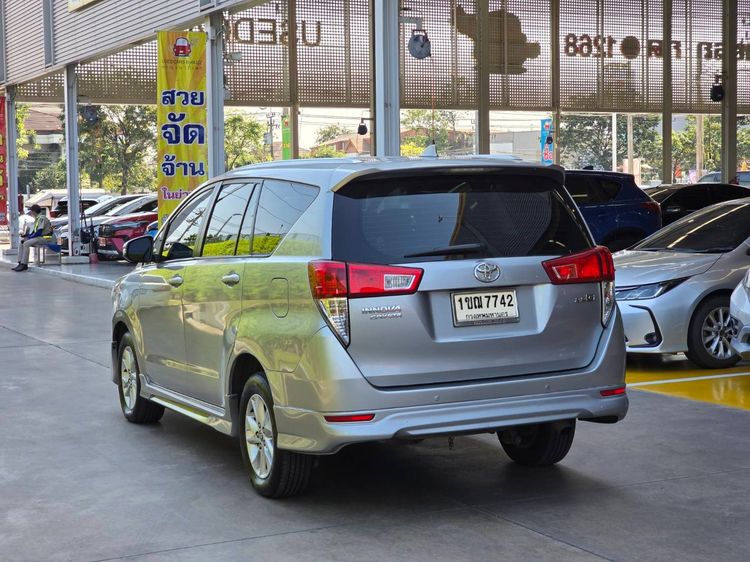 Toyota Innova 2020 2.8 Crysta Utility-car เบนซิน ไม่ติดแก๊ส เกียร์อัตโนมัติ เทา รูปที่ 4