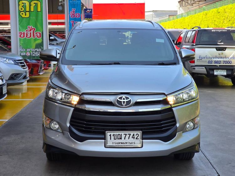 Toyota Innova 2020 2.8 Crysta Utility-car เบนซิน ไม่ติดแก๊ส เกียร์อัตโนมัติ เทา รูปที่ 2