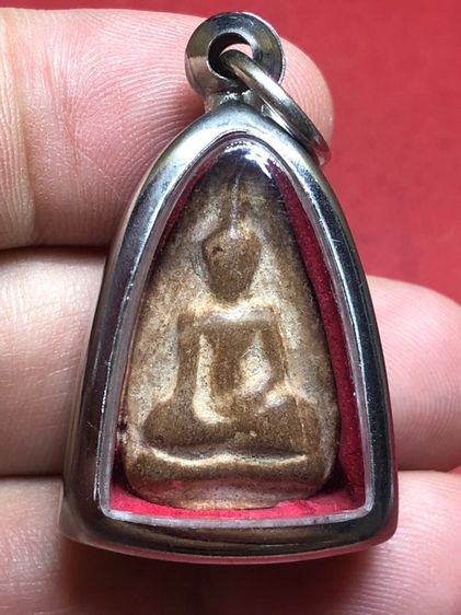 พระนางกำแพงเนื้อดิน