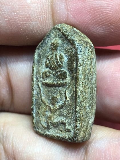 พระปิดตาเนื้อผงครุตแบกแท่น รูปที่ 5