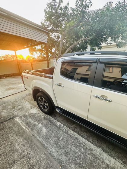 Isuzu D-MAX 2016 3.0 V-Cross Z Prestige 4WD Pickup ดีเซล เกียร์อัตโนมัติ ขาว รูปที่ 2