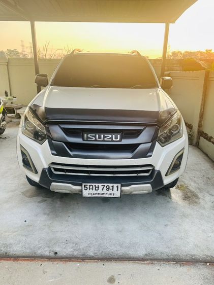 รถ Isuzu D-MAX 3.0 V-Cross Z Prestige 4WD สี ขาว