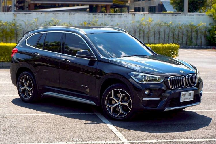 BMW X1 2018 1.5 sDrive18i xLine Utility-car เบนซิน ไม่ติดแก๊ส เกียร์อัตโนมัติ ดำ รูปที่ 3