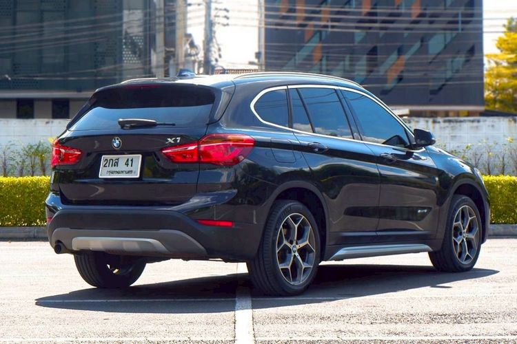 BMW X1 2018 1.5 sDrive18i xLine Utility-car เบนซิน ไม่ติดแก๊ส เกียร์อัตโนมัติ ดำ รูปที่ 4