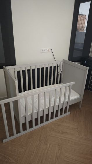 ส่งต่อ เตียงเด็ก ikea sundvik สีเทา ไม่มีขายแล้ว