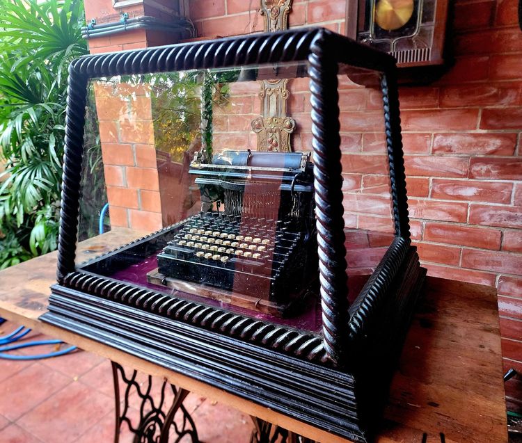 เฟอร์นิเจอร์เก่า เครื่องพิมพ์ดีด smith premeir no.1