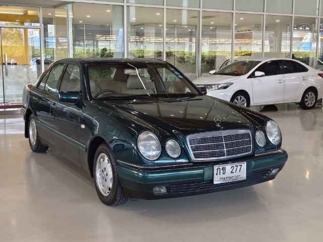 รถ Mercedes-Benz E-Class E230 สี เขียว