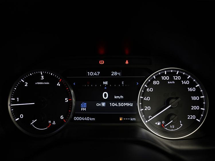 Mitsubishi Triton 2025 2.4 Plus Ultra Pickup ดีเซล ไม่ติดแก๊ส เกียร์ธรรมดา เทา รูปที่ 3