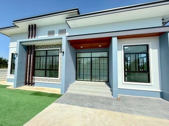 ขายบ้านเดี่ยว 3 ห้องนอน 2 ห้องน้ำ 1 ห้องครับ 1 ห้องโถง จอดรถได้ 2-4 คัน พนัสนิคม ชลบุรี