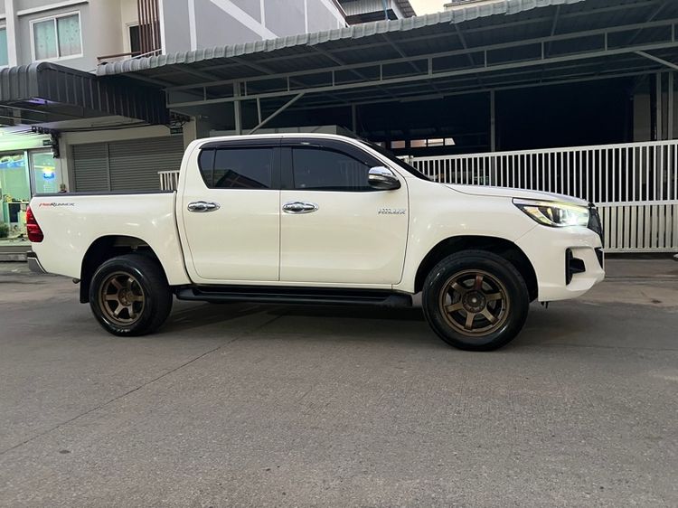 Toyota Hilux Revo 2016 2.4 E Prerunner Pickup ดีเซล เกียร์ธรรมดา ขาว