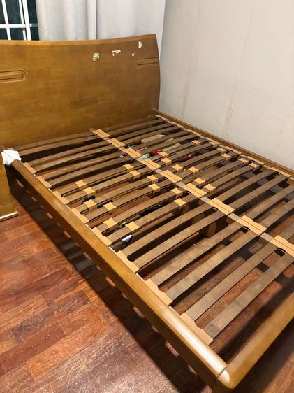 เตียงนอนไม้จริง