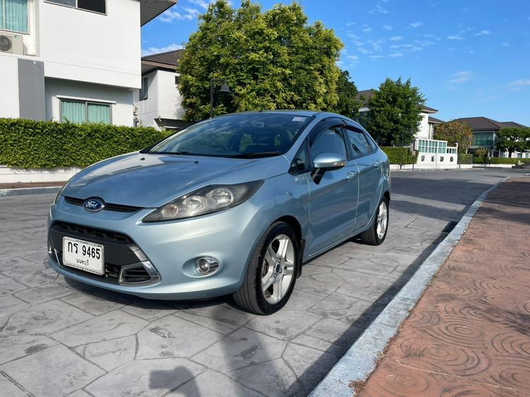 รถ Ford Fiesta 1.6 Trend สี ฟ้า