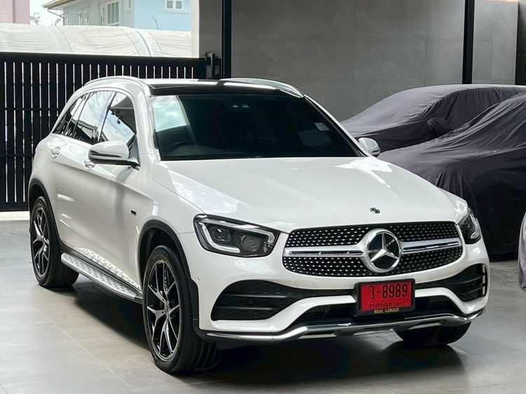 Mercedes-Benz GLC-Class 2021 GLC300e Utility-car ปลั๊กอินไฮบริด (PHEV) ไม่ติดแก๊ส เกียร์อัตโนมัติ ขาว รูปที่ 2