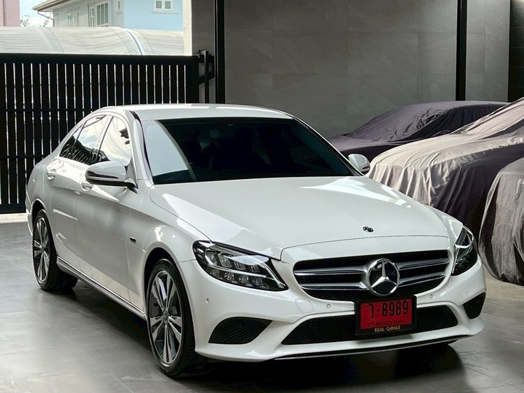 Mercedes-Benz C-Class 2020 C300 Sedan ปลั๊กอินไฮบริด (PHEV) ไม่ติดแก๊ส เกียร์อัตโนมัติ ขาว รูปที่ 2