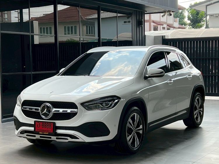 รถ Mercedes-Benz GLA-Class GLA200 สี ขาว