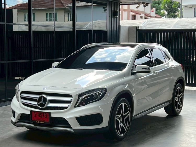 รถ Mercedes-Benz GLA-Class GLA250 สี ขาว