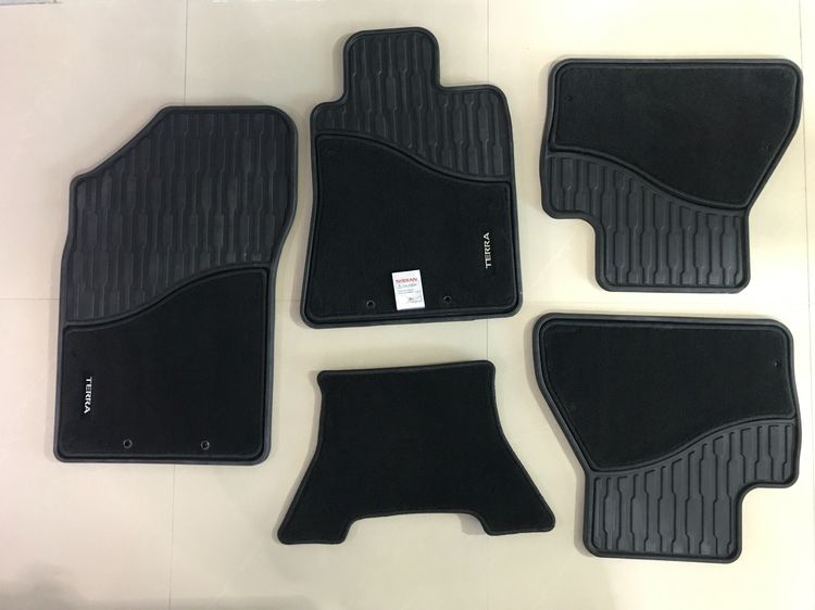ขายพรมรองพื้นของแท้ (มือสอง) Nissan Terra สภาพใหม่มาก