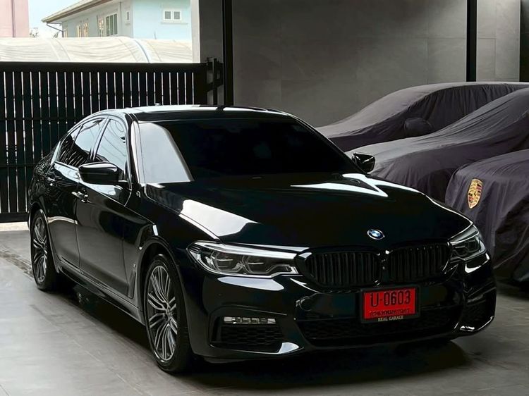 BMW Series 5 2018 530e Sedan ปลั๊กอินไฮบริด (PHEV) ไม่ติดแก๊ส เกียร์อัตโนมัติ ดำ รูปที่ 2