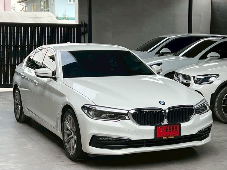 BMW Series 5 2020 530e Sedan ปลั๊กอินไฮบริด (PHEV) ไม่ติดแก๊ส เกียร์อัตโนมัติ ขาว รูปที่ 2