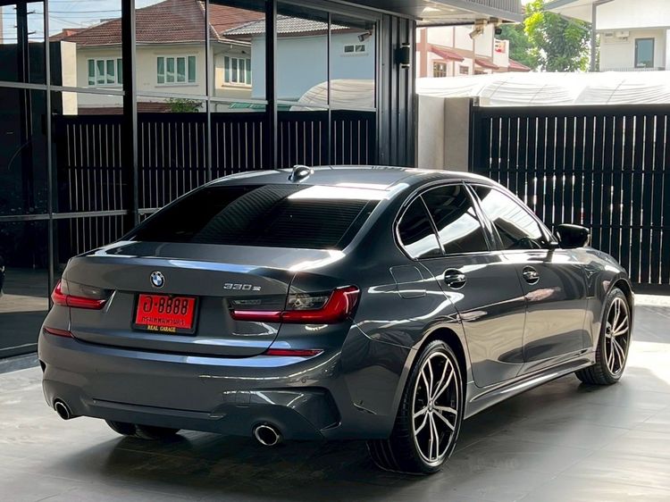 BMW Series 3 2021 330e Sedan ปลั๊กอินไฮบริด (PHEV) ไม่ติดแก๊ส เกียร์อัตโนมัติ เทา รูปที่ 4