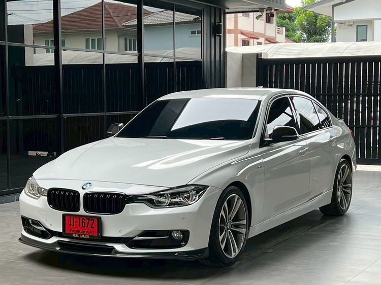 รถ BMW Series 3 320i สี ขาว