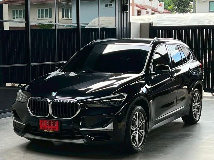 รถ BMW X1 1.5 sDrive18i xLine สี ดำ
