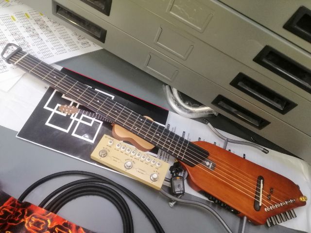 กีต้าร์โปร่งไฟฟ้า ดอนเนอร์HUSH I อุปกรณ์ครบ แถม Multi effect กีต้าร์โปร่ง 4,800 บาท สภาพ ใหม่มาก สาเหตุที่ขาย สั่งของมาผิดรุ่นครับ