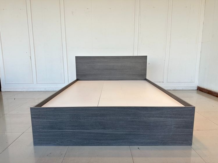 เตียง 5 ฟุต ด้านข้างมีช่องเก็บของ 2 ลิ้นชัก โครงไม้ MDF สีเทาเข้ม 
