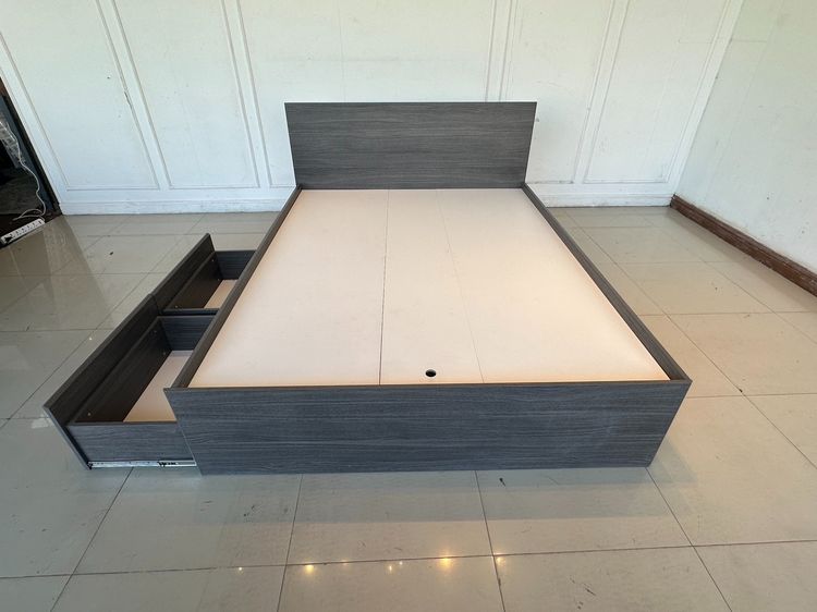 เตียง 5 ฟุต ด้านข้างมีช่องเก็บของ 2 ลิ้นชัก โครงไม้ MDF สีเทาเข้ม  รูปที่ 14